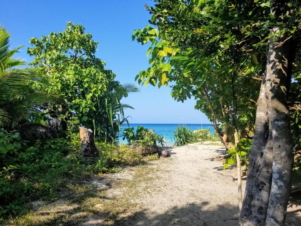 Serenity Beaches Resort Uoleva Island Bagian luar foto